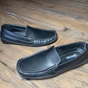 IZOD Burney Black Seam Smooth Loafer
